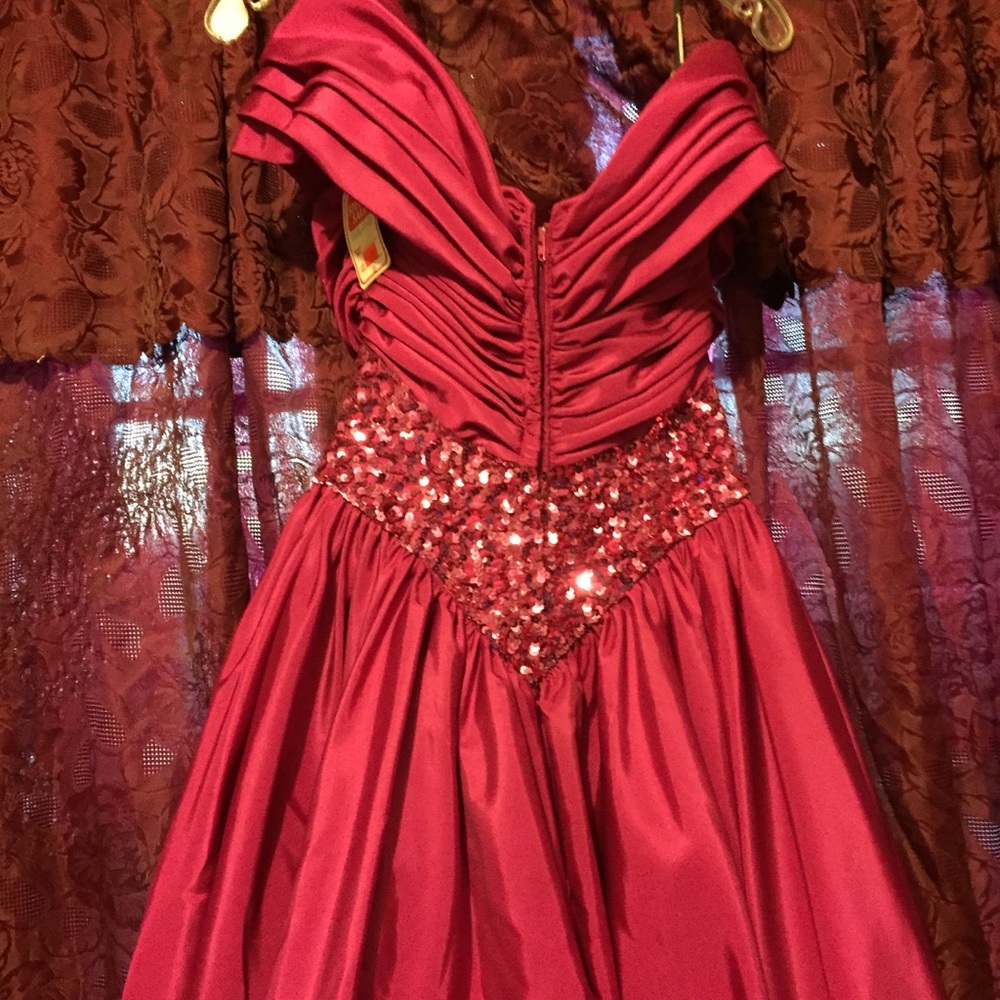 Dress - Picture 3 of 4